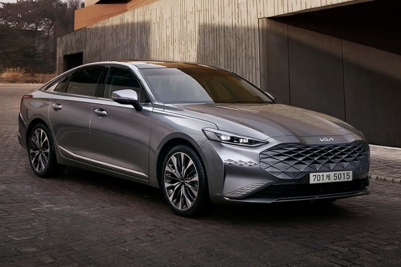 Kia K8 (до 2023г.) срещу „Немската тройка“: Революция в премиум сегмента Изборът на бизнес автомобил в България навлиза в нова ера. Сравняваме иновативната Kia K8 (модели до 2023 г.) с традиционните лидери Mercedes-Benz E-Class, BMW 5 Series и Audi A6