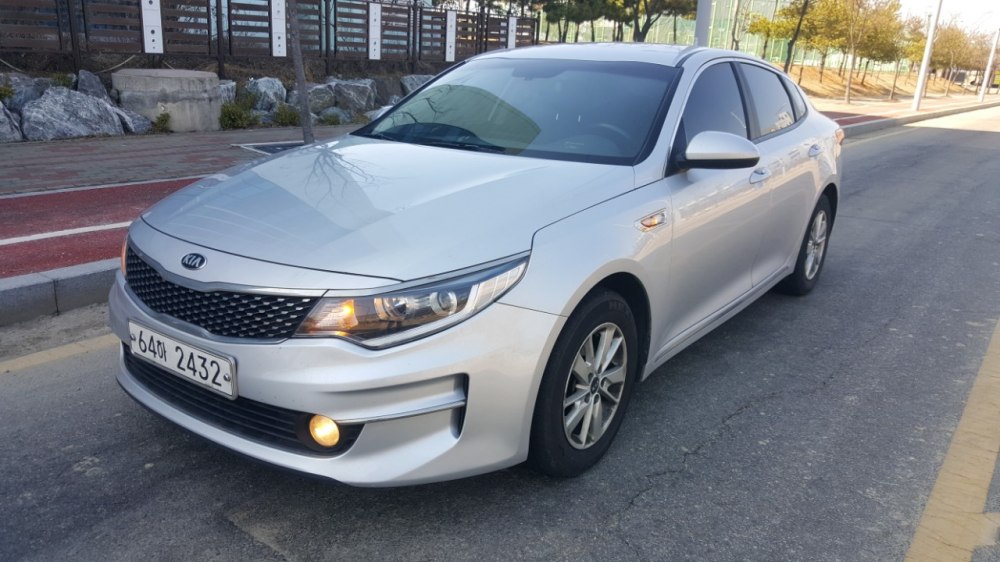 Kia Optima на газ. Гаранция 1г. Дата на производство: октомври 2016 г.,Тип двигател: на газ течна фаза (пропан-бутан).
Мощност: 155 к.с. Евростандарт: Евро 5. Скоростна кутия: автоматична.
Категория: Седан, Пробег: 39 000 км. Цвят: светло сив.