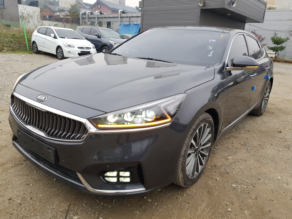 Kia K7 най- високо ниво на екстри